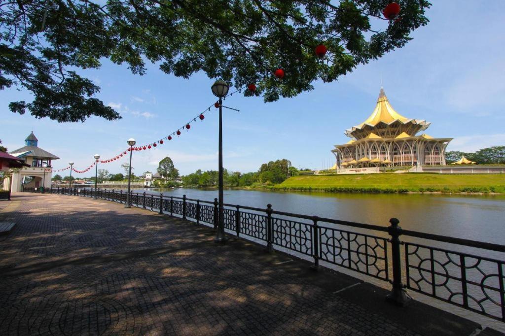 Nova Kuching Hotel Exterior foto